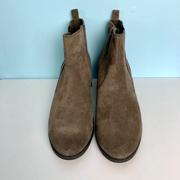 NEW Clarks Nevella Bell Ankle Boots in Dark Taupe Suede Size 12 - Picture 3 of 8